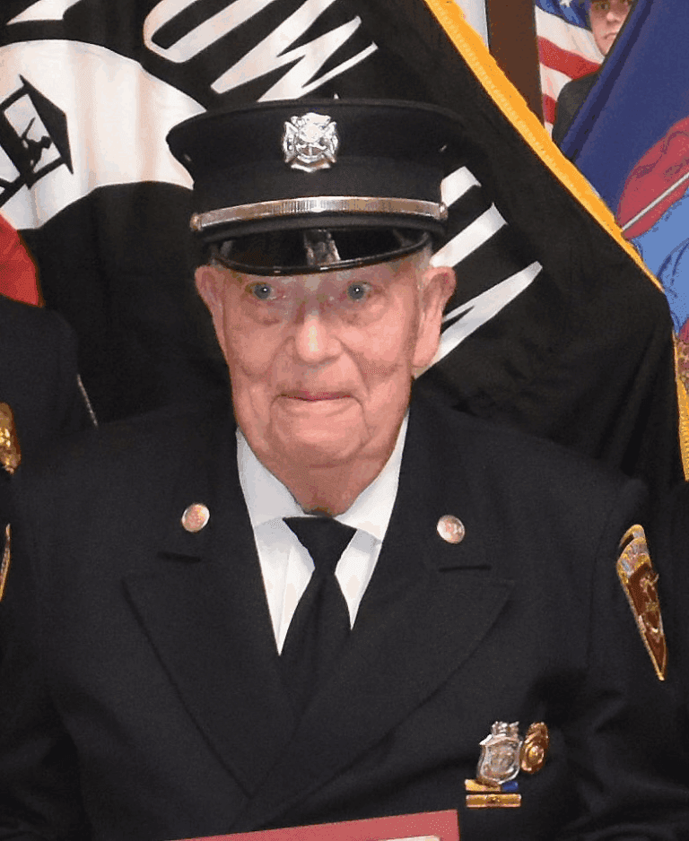 (SATURDAY) Hero Brewster firefighter dies at 92
