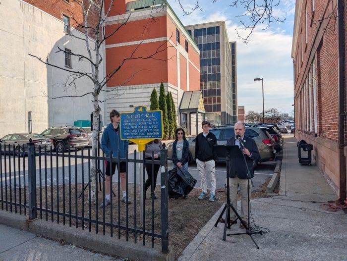 Arlington HS students place historical marker with help from Pomeroy Foundation